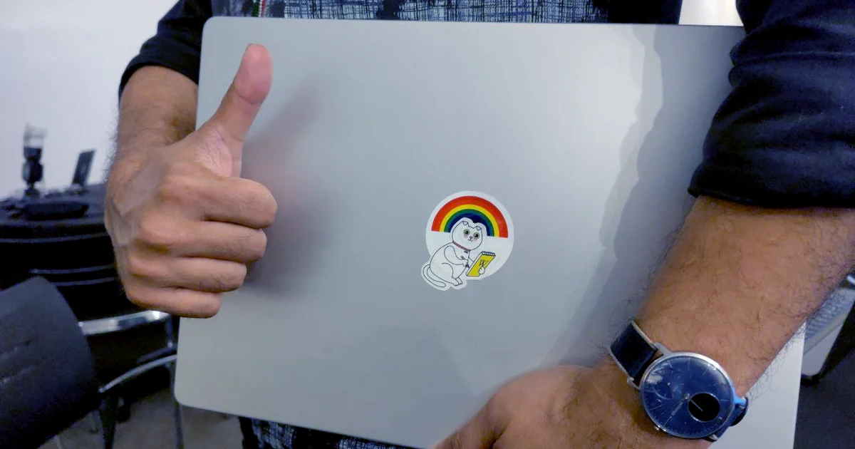 perfectly disguised laptop - totally not an Apple computer, provided by User:Jsengupt.